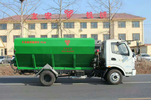 8方臥床墊料拋撒車(chē)